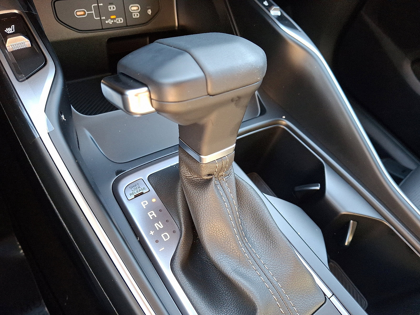 2025 Kia Sorento S photo 5