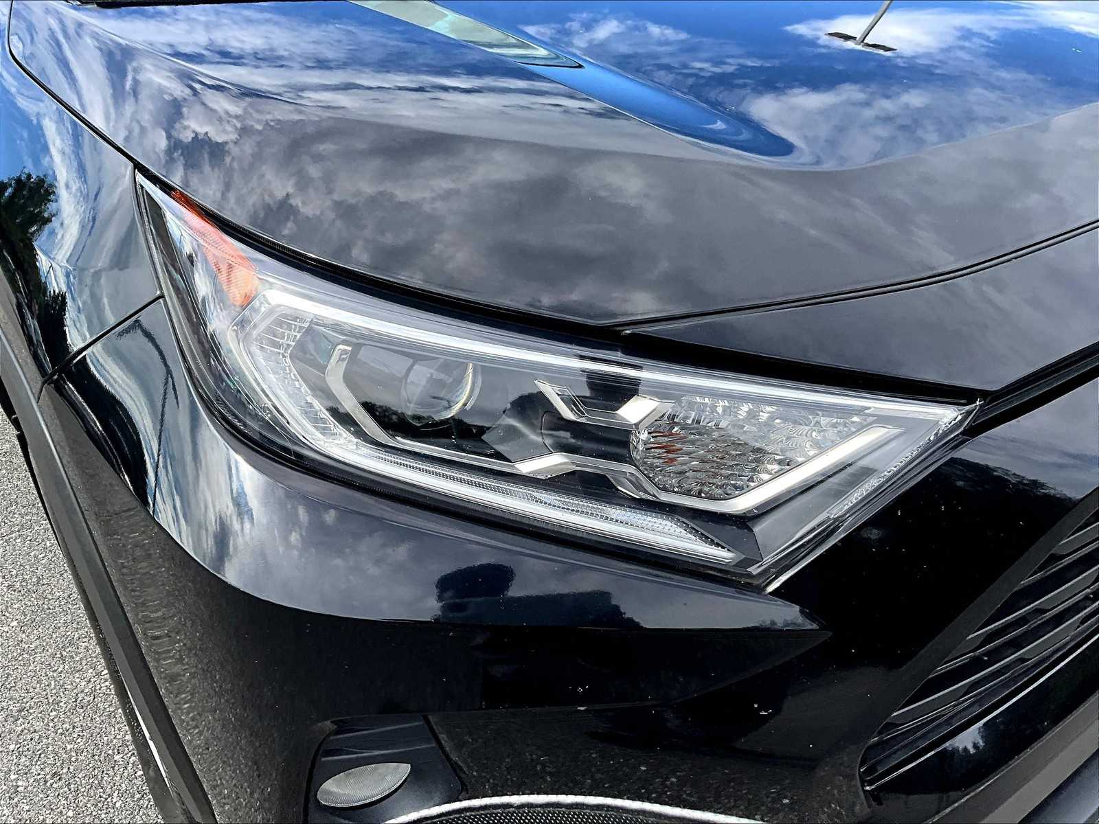 2021 Toyota RAV4 XLE photo 33