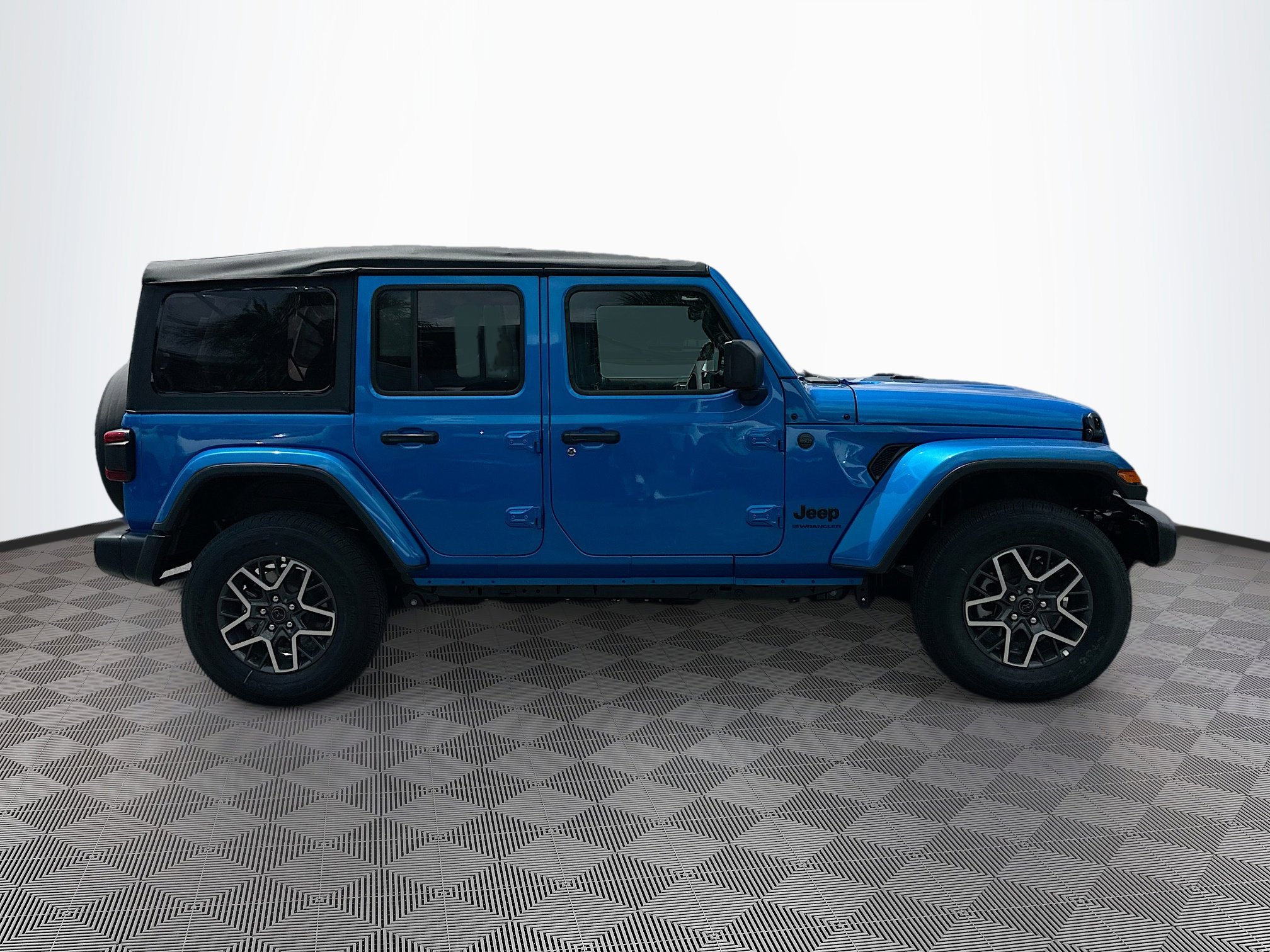 2025 Jeep Wrangler Sahara photo 3