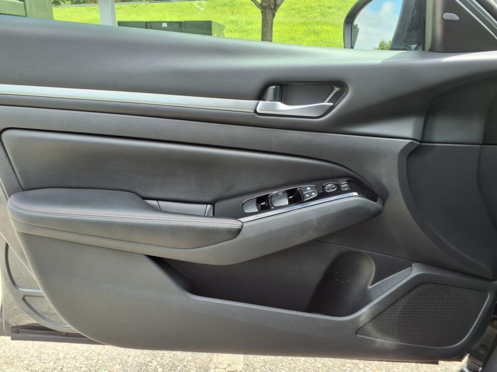 2024 Nissan Altima 2.5 SR photo 12