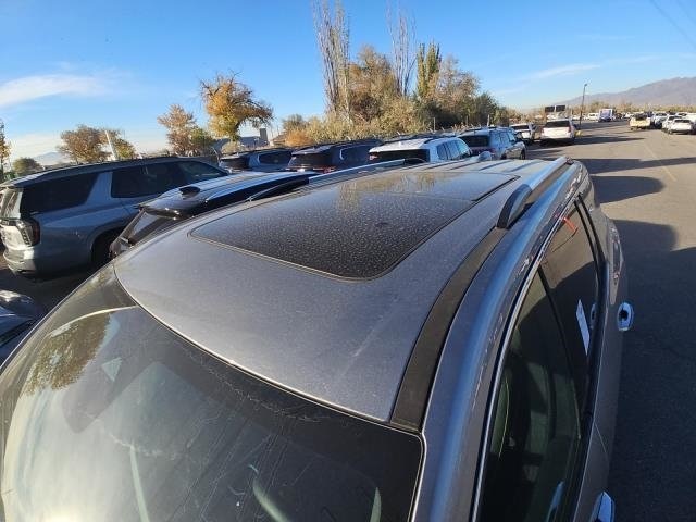 2025 Chevrolet Traverse High Country photo 2