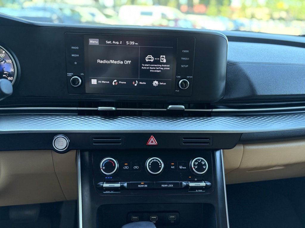 2024 Kia Carnival LX photo 14