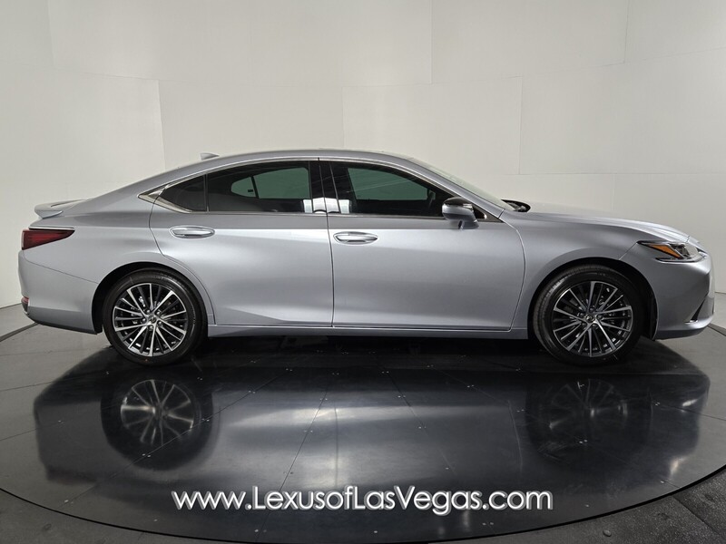 2025 Lexus ES 300h photo 2