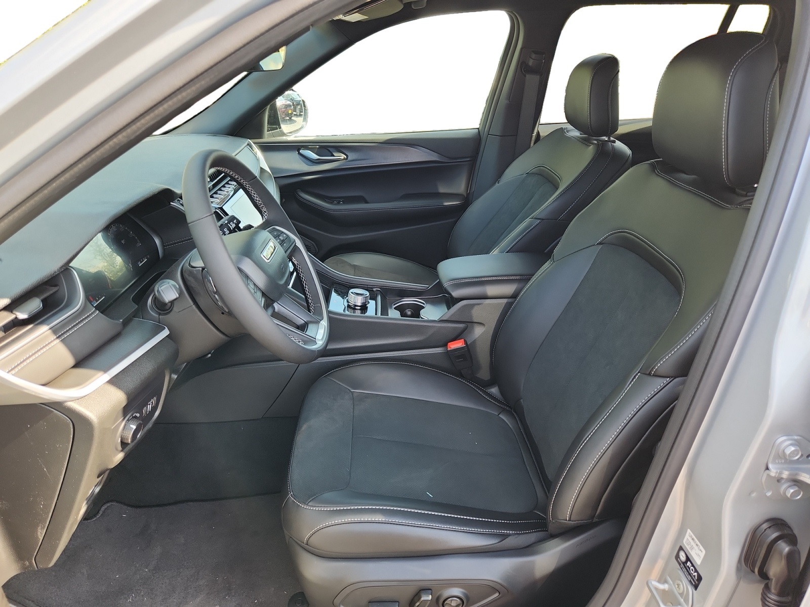 2025 Jeep Grand Cherokee Laredo Altitude photo 4