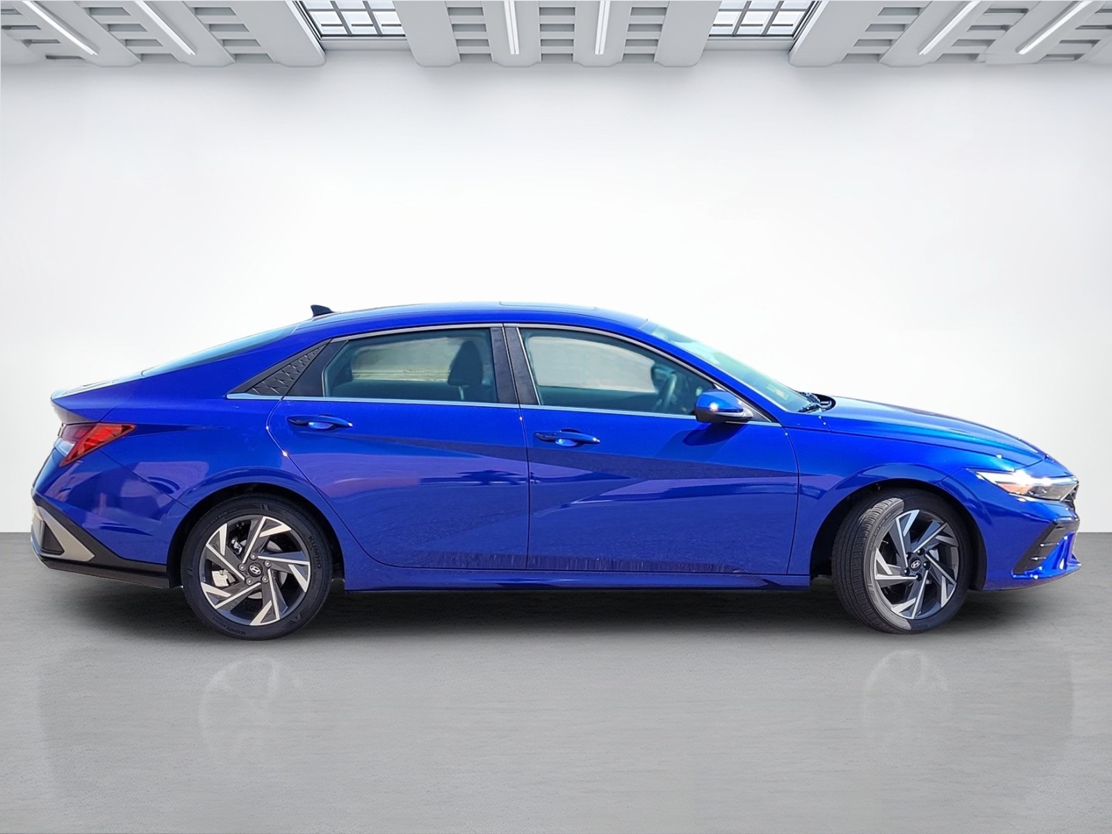 2025 Hyundai Elantra SEL Convenience photo 3
