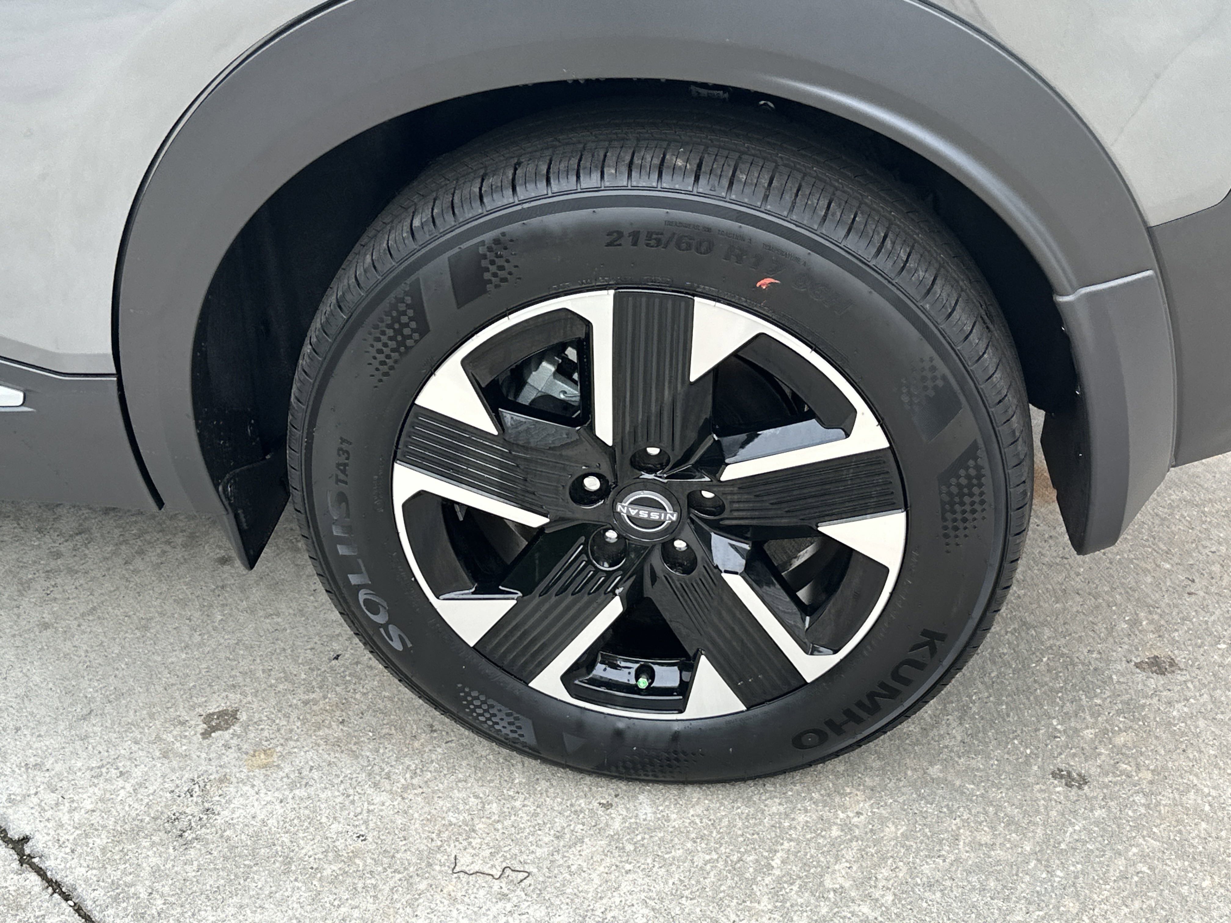 2025 Nissan Kicks SV photo 10