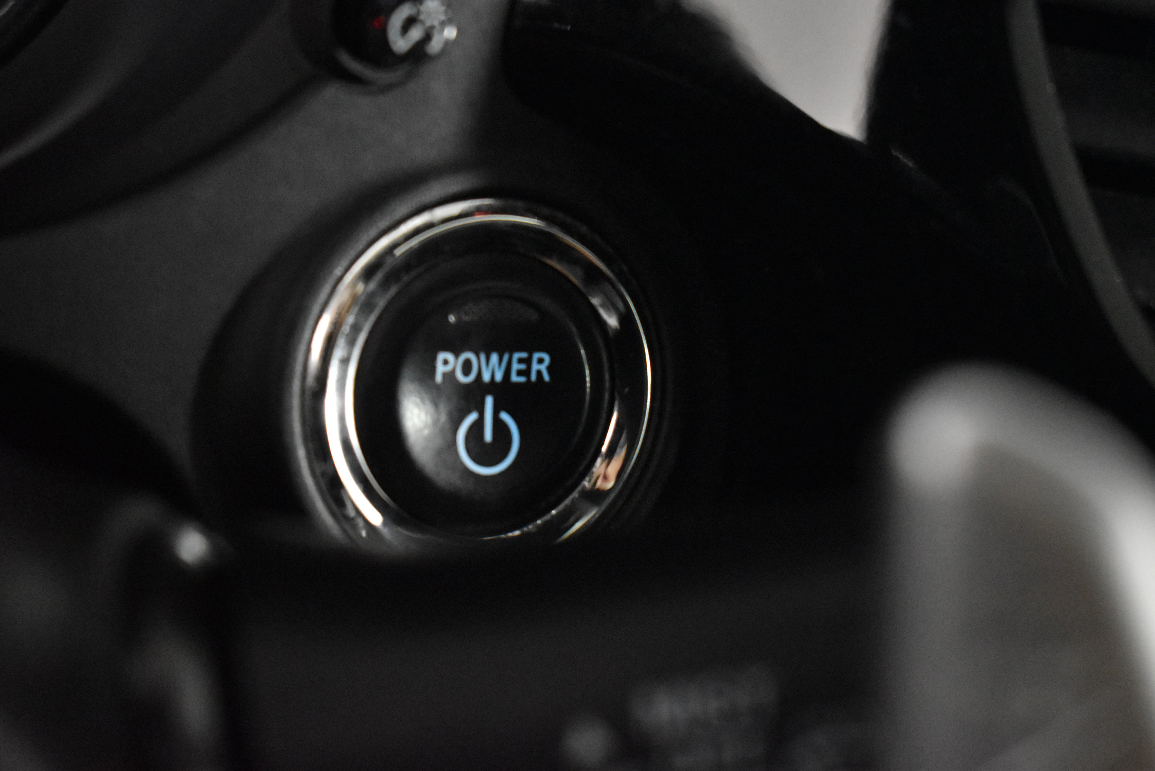 2022 Mitsubishi Outlander PHEV LE photo 4