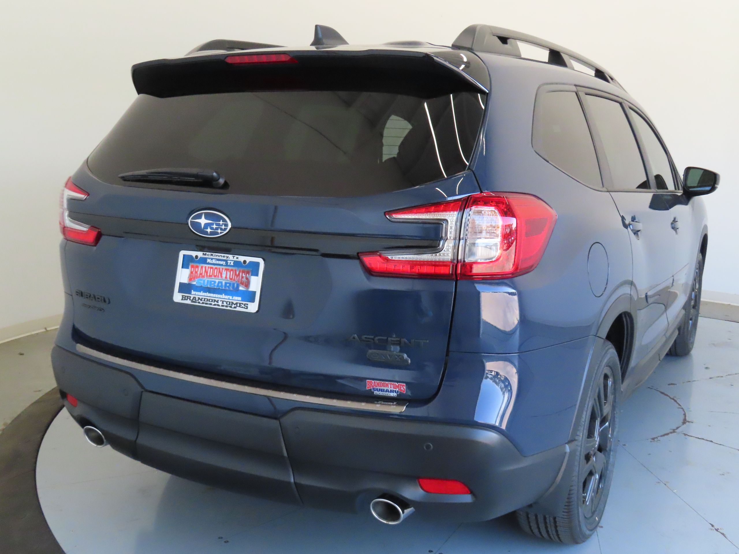 2025 Subaru Ascent Onyx Edition Touring photo 3