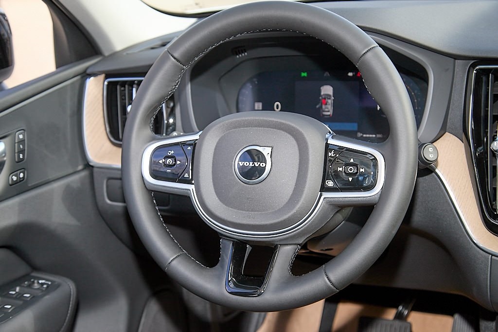 2026 VOLVO XC60 - Image 24