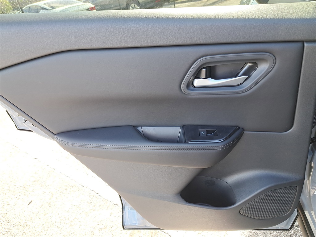 2026 Nissan Rogue SV photo 14