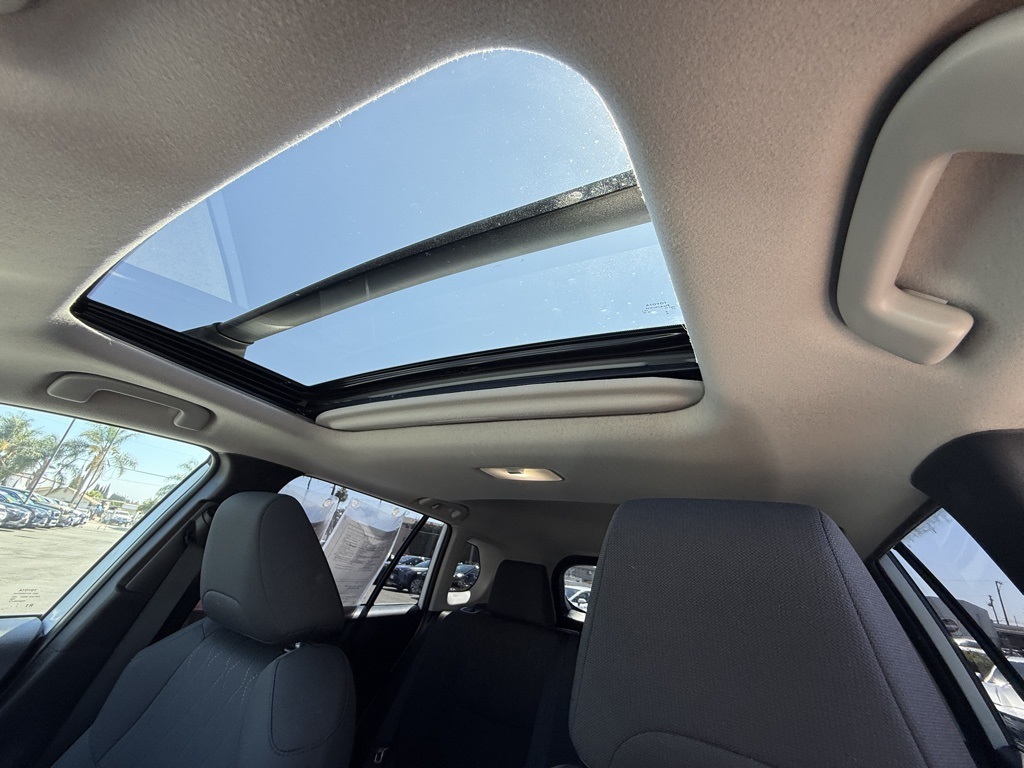 2022 Toyota Corolla Cross LE photo 19
