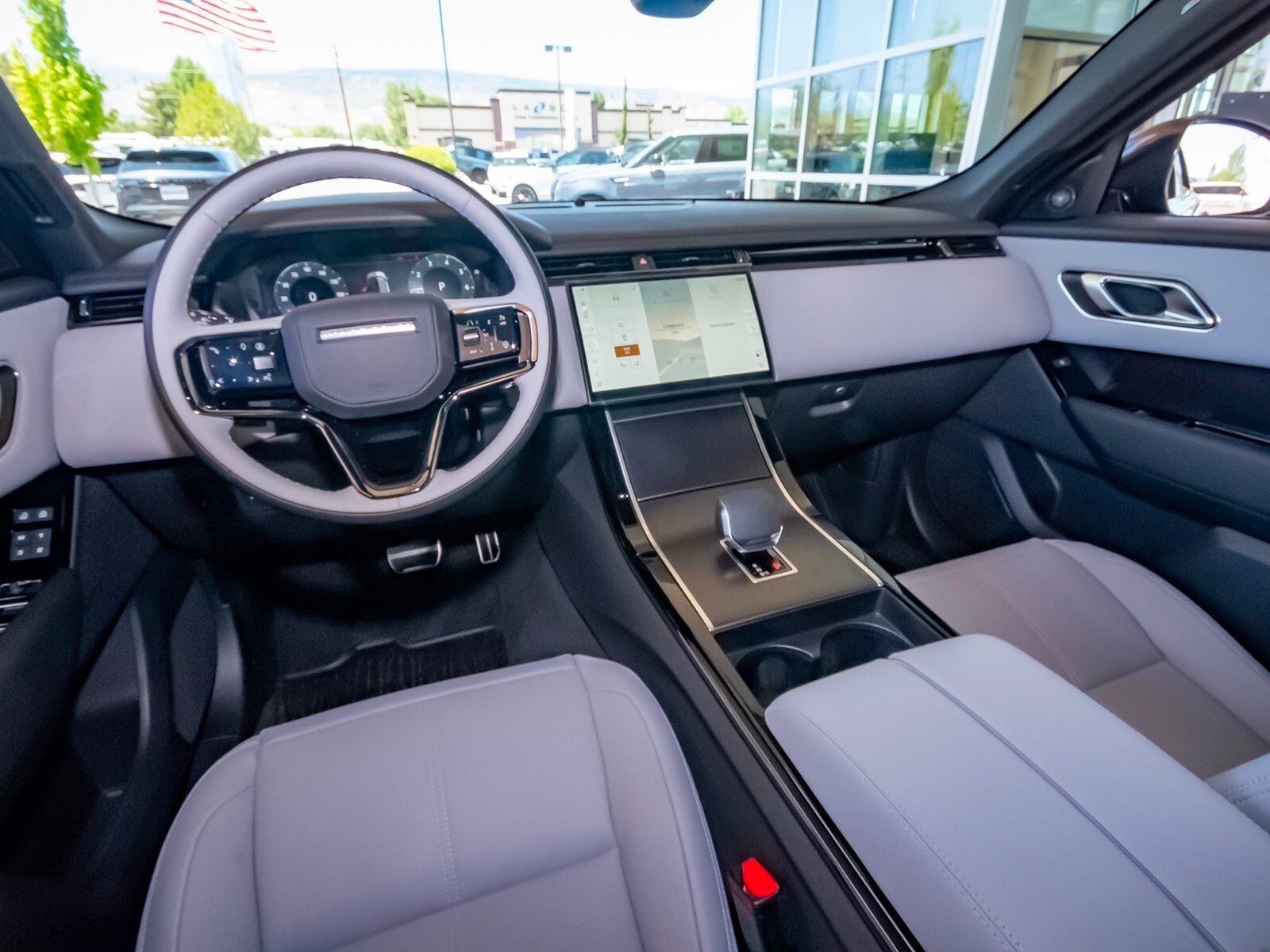 2026 Land Rover Range Rover Velar SE photo 31