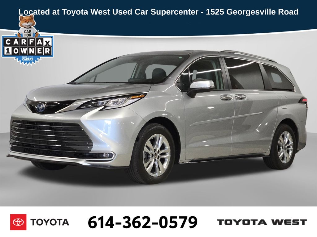 2023 Toyota Sienna Limited's photo
