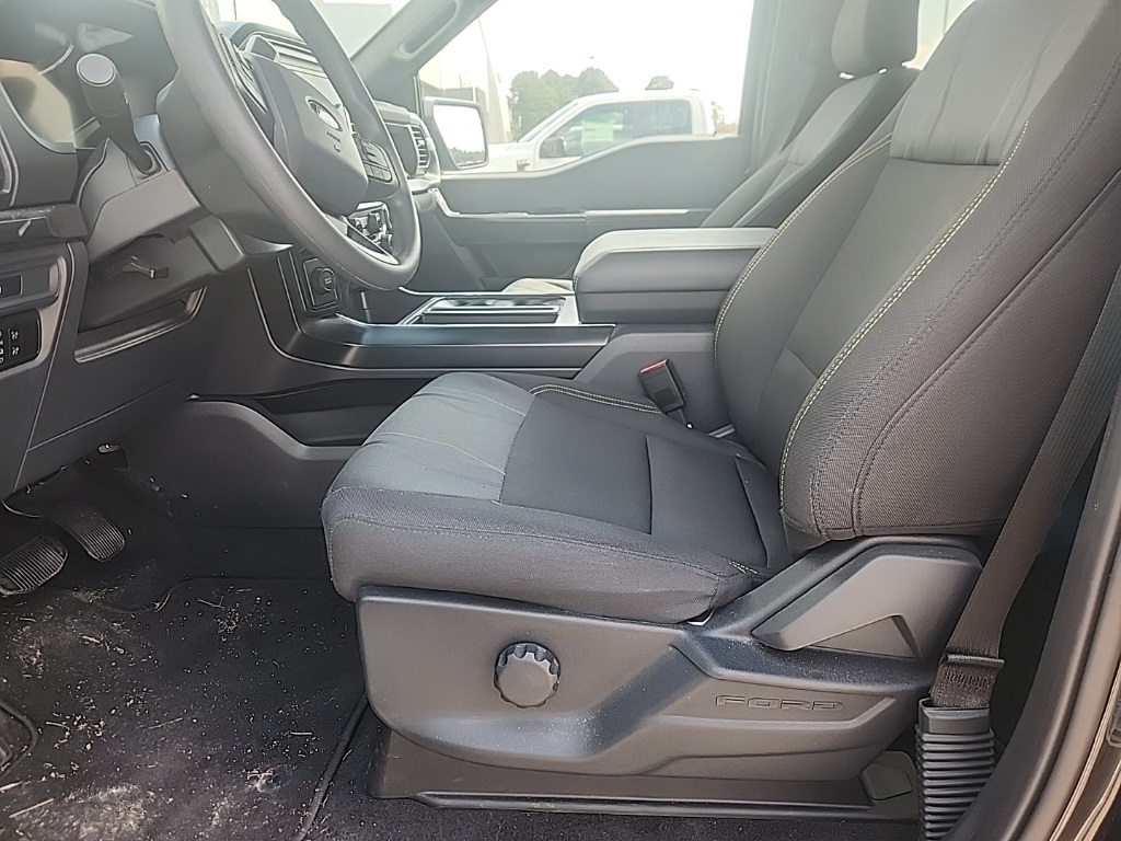 2025 Ford F-150 STX photo 4
