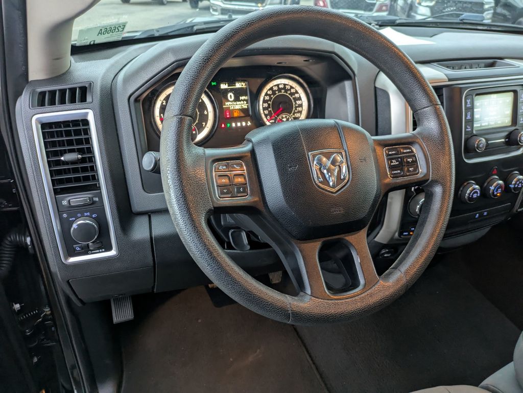 2016 Ram 1500 SLT photo 13