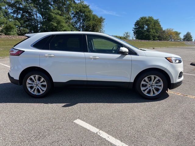 2022 Ford Edge Titanium photo 11