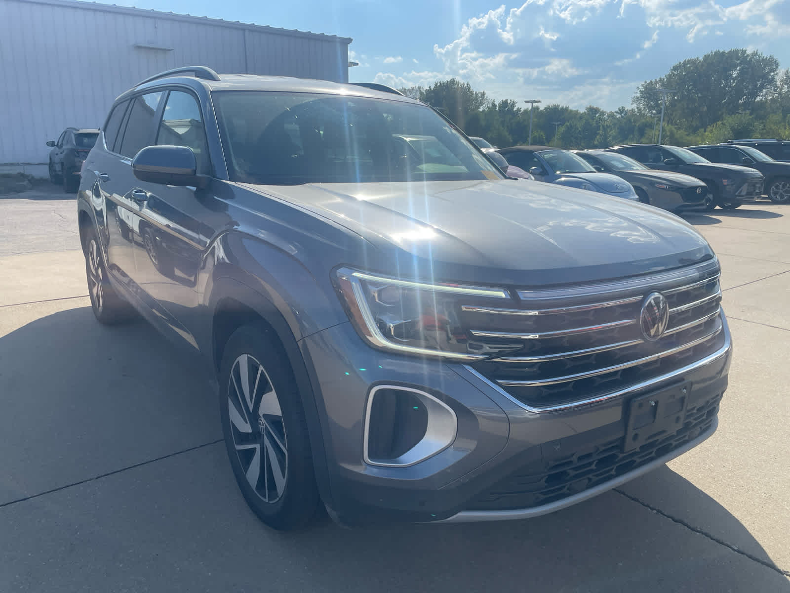 2025 Volkswagen Atlas SE Technology photo 2