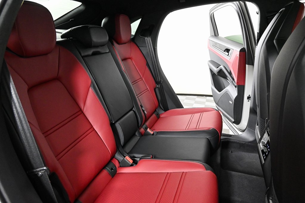 2026 Porsche Cayenne GTS Coupe photo 21
