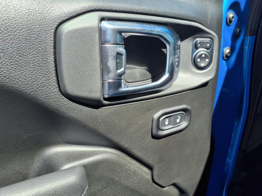 2025 Jeep Wrangler Sport S photo 4