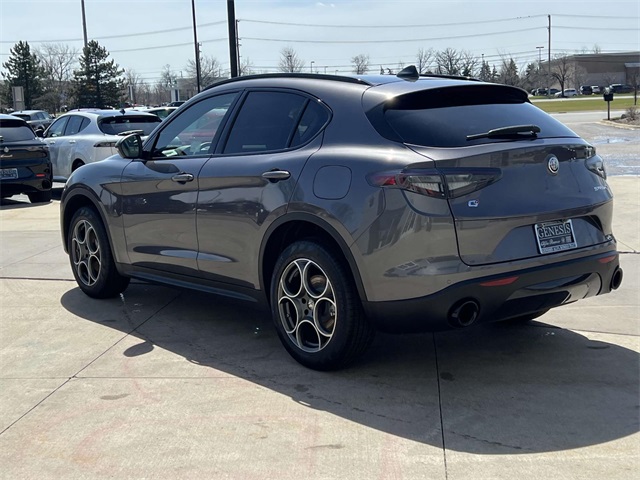 2025 Alfa Romeo Stelvio Sprint Base photo 4