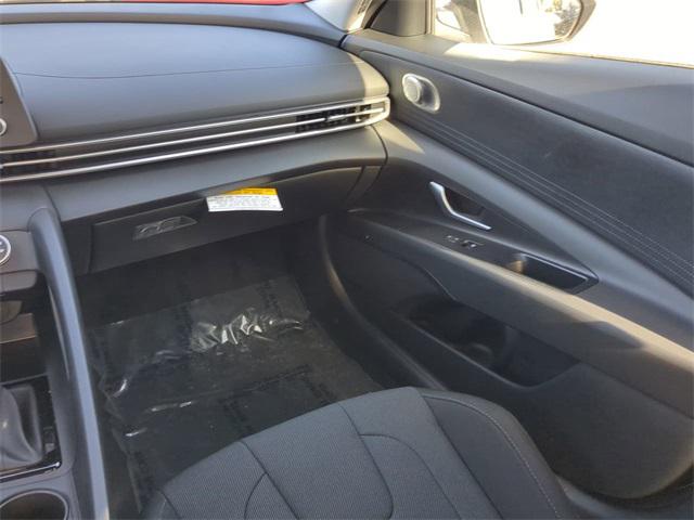 2025 Hyundai Elantra SE photo 15