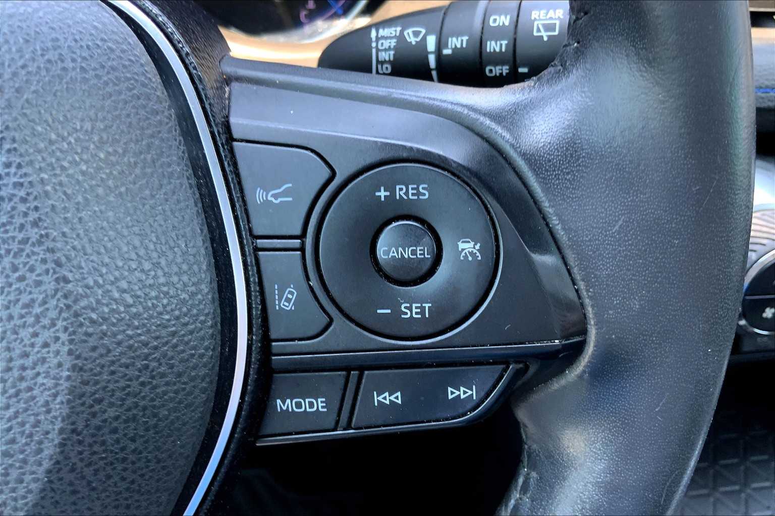 2019 Toyota RAV4 Hybrid XSE photo 22