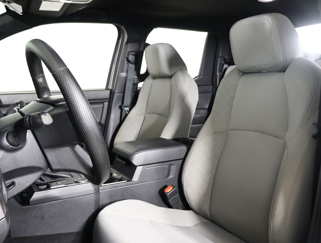 2024 Toyota Tacoma SR5 photo 8