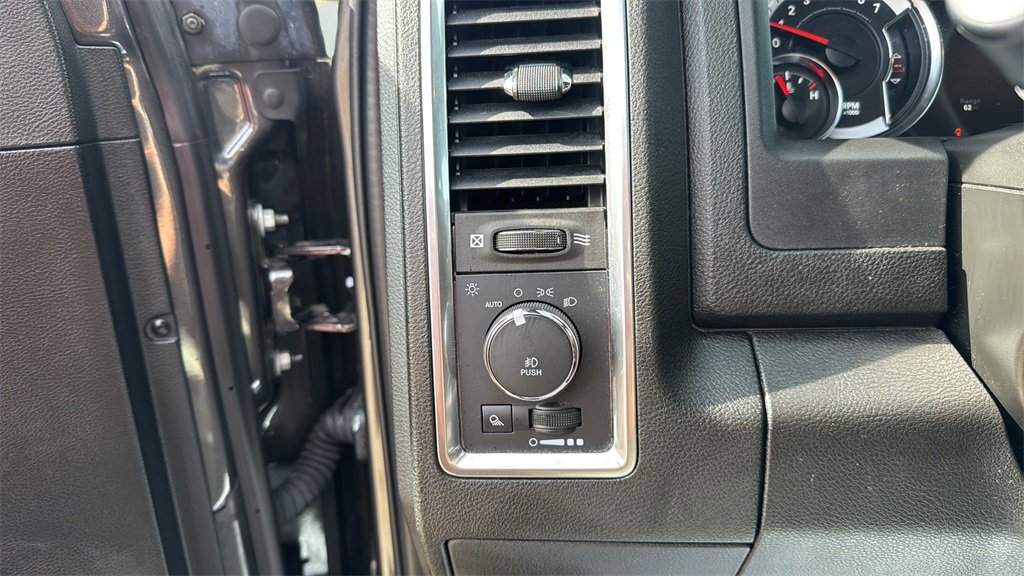 2023 Ram 1500 Classic Warlock photo 18