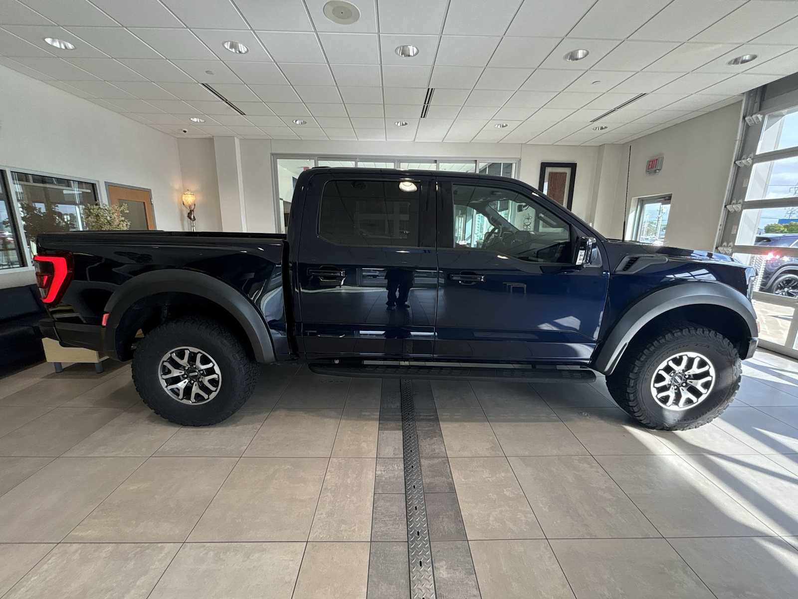 2022 Ford F-150 Raptor photo 2