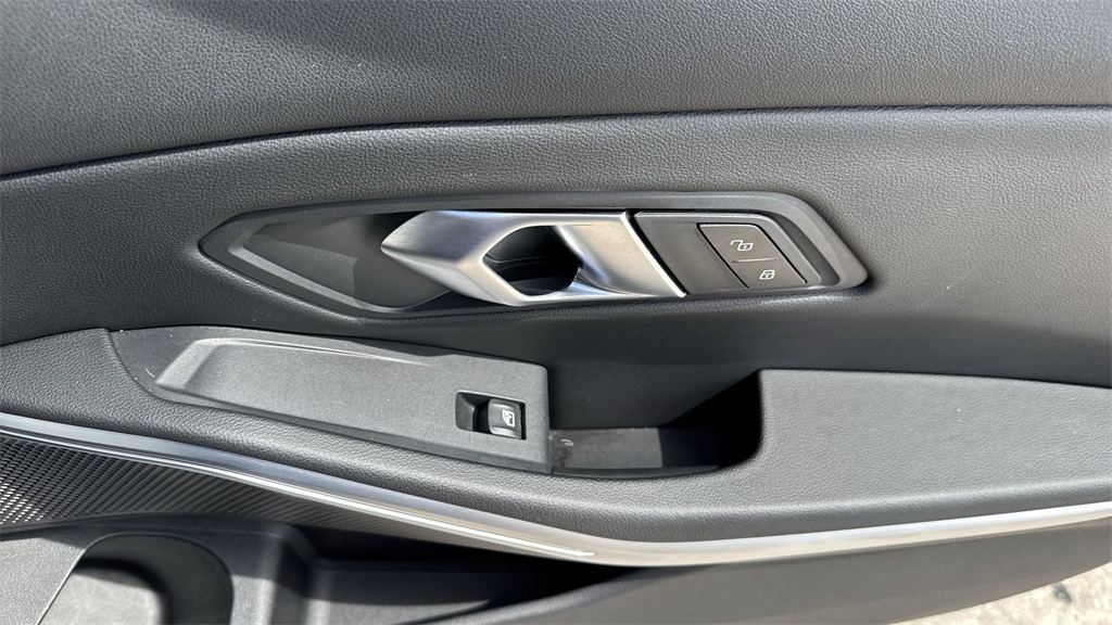 2024 Bmw 330i xDrive photo 40
