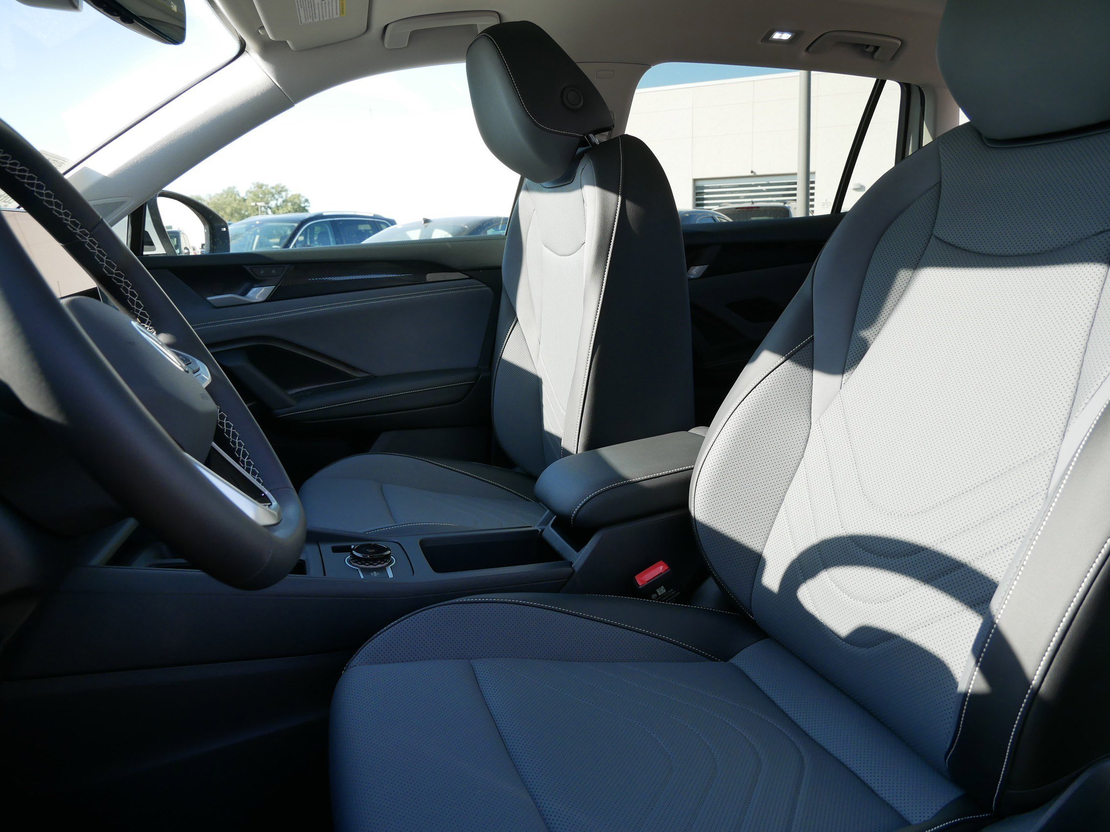 2025 Volkswagen Tiguan SE photo 4