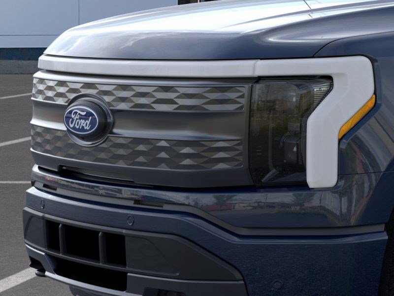 2025 Ford F-150 Lightning Lariat photo 16