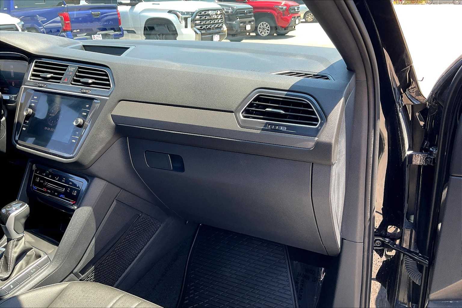 2024 Volkswagen Tiguan SE R-Line Black photo 15