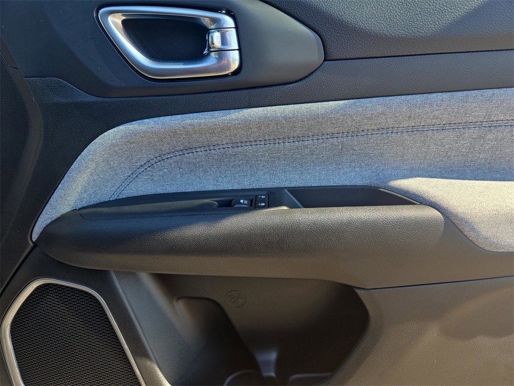 2025 Jeep Compass Latitude photo 28