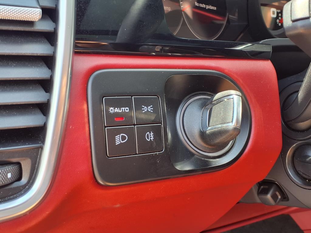 2023 Porsche Cayenne Base photo 19