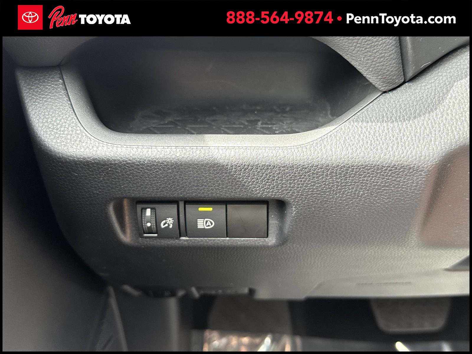 2022 Toyota RAV4 LE photo 27