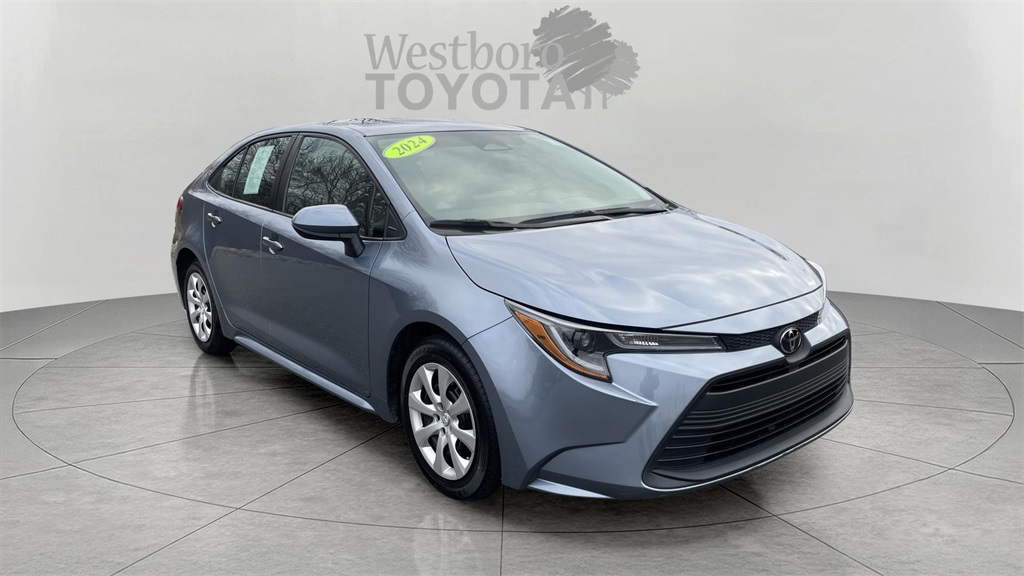 2024 Toyota Corolla LE's photo