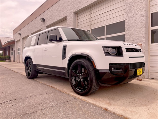 2024 Land Rover Defender 130 X-Dynamic SE photo 2