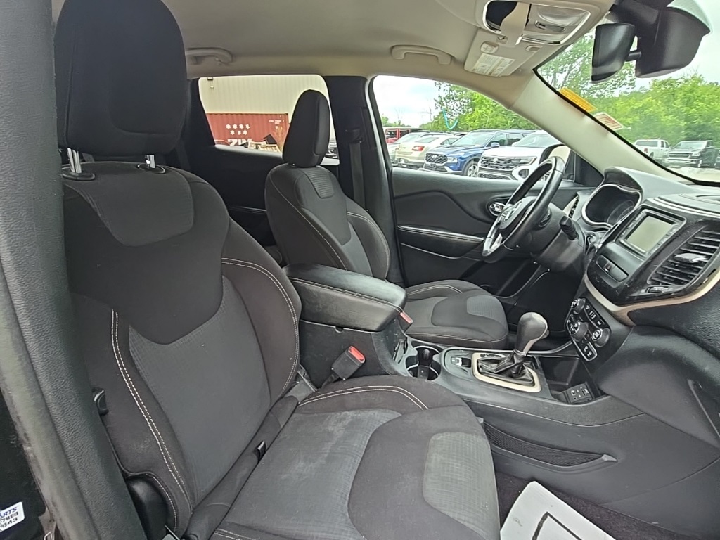 2016 Jeep Cherokee Latitude photo 11