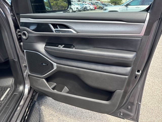 2025 Jeep Wagoneer L Series II Carbide photo 29