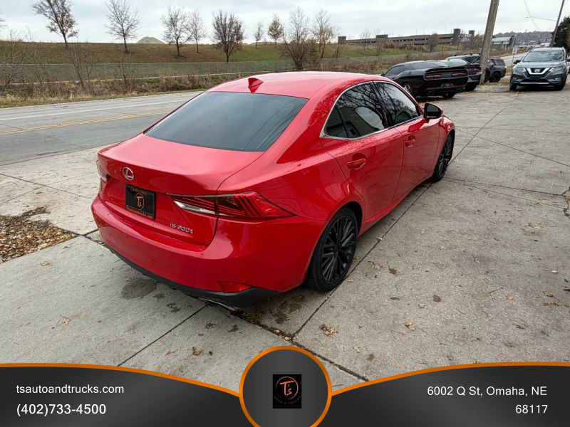 2017 Lexus IS 200t photo 4