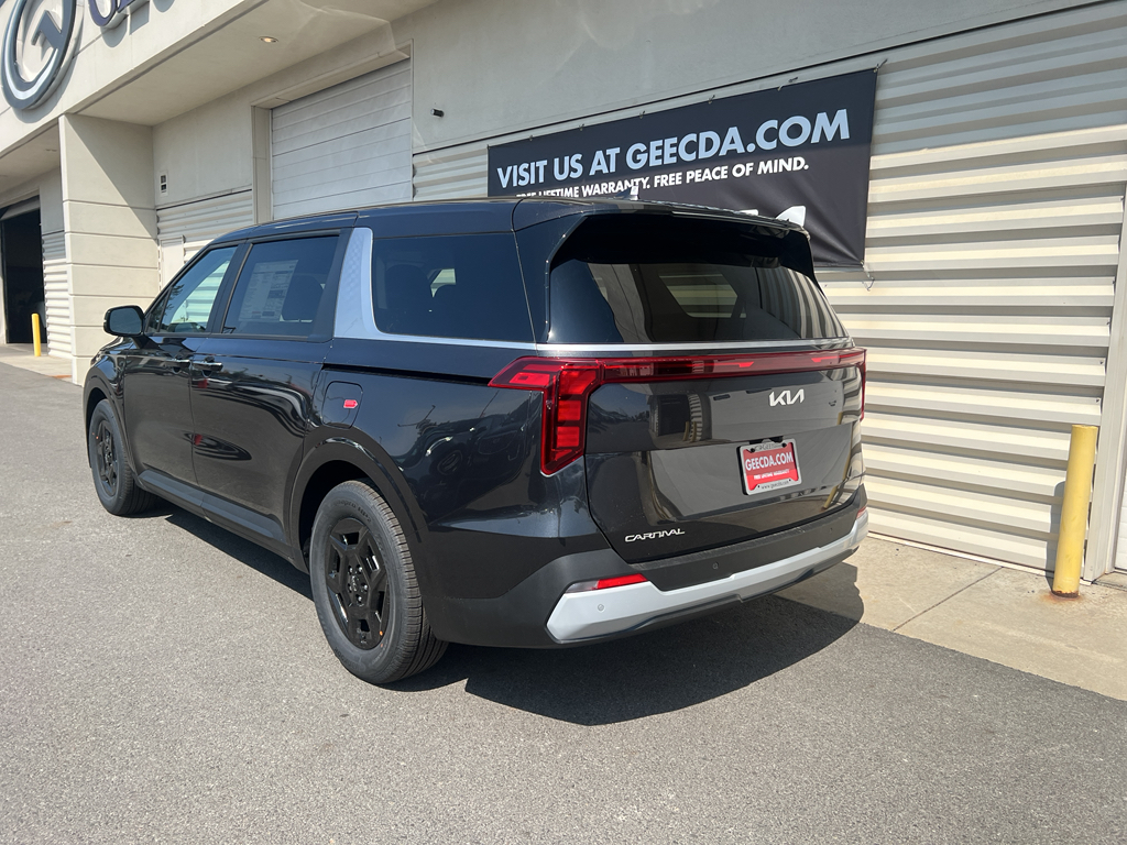2026 Kia Carnival LXS photo 3