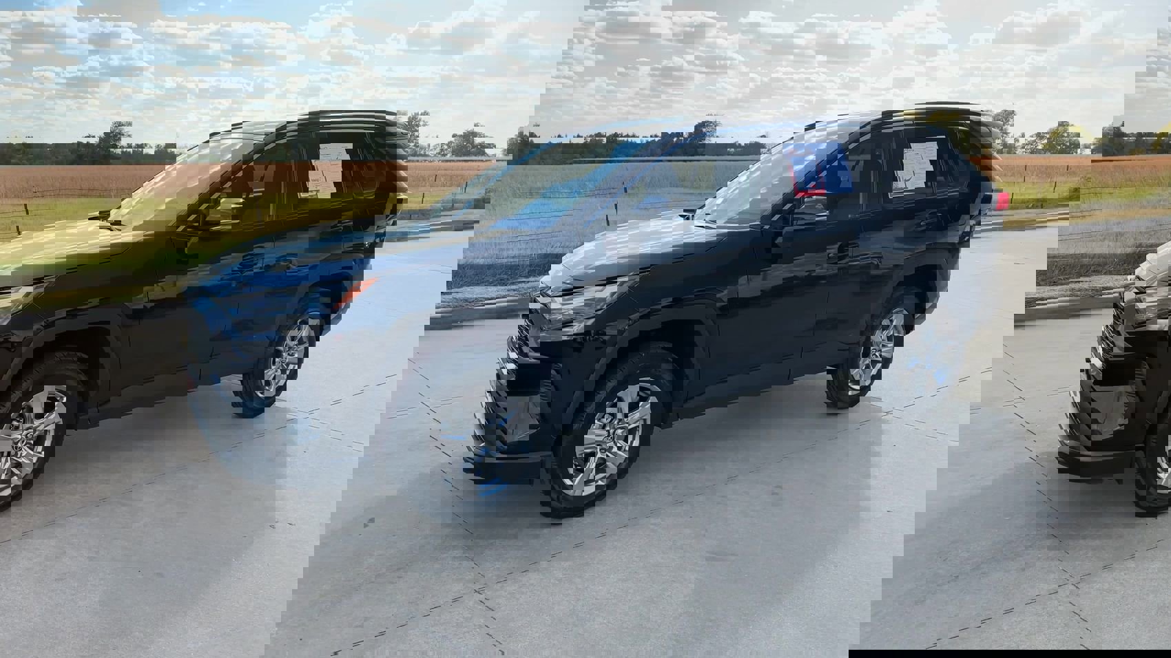 2022 Toyota RAV4 XLE photo 4
