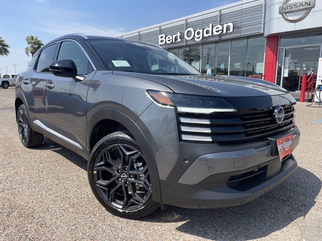 2025 Nissan Kicks SR's photo