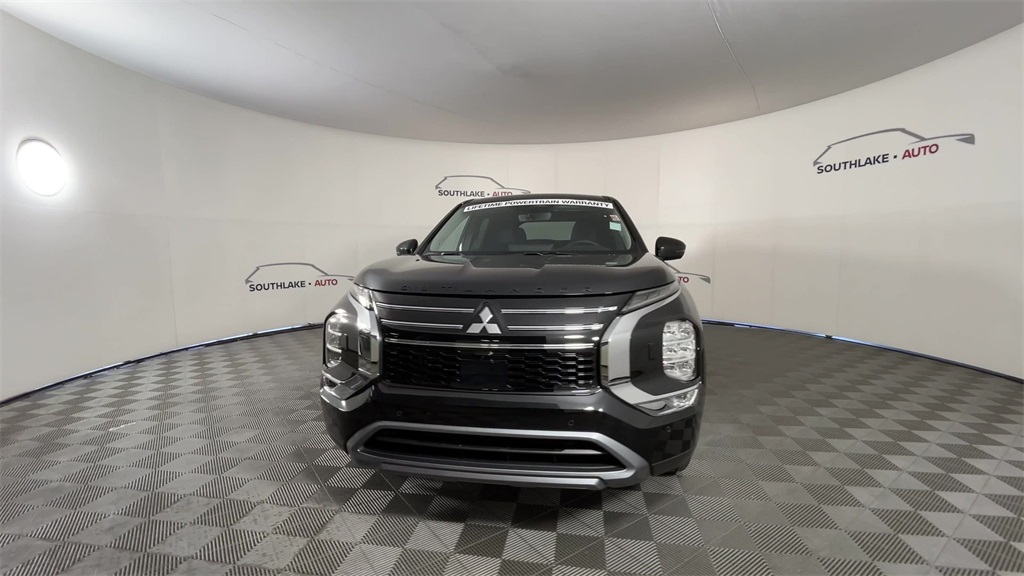 2025 Mitsubishi Outlander SE photo 3