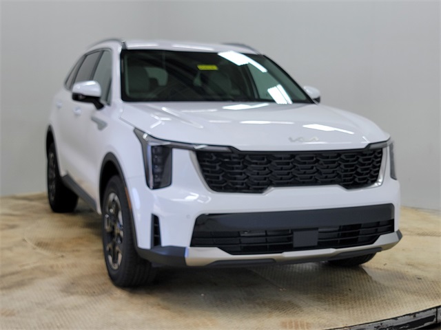 2025 Kia Sorento S photo 2