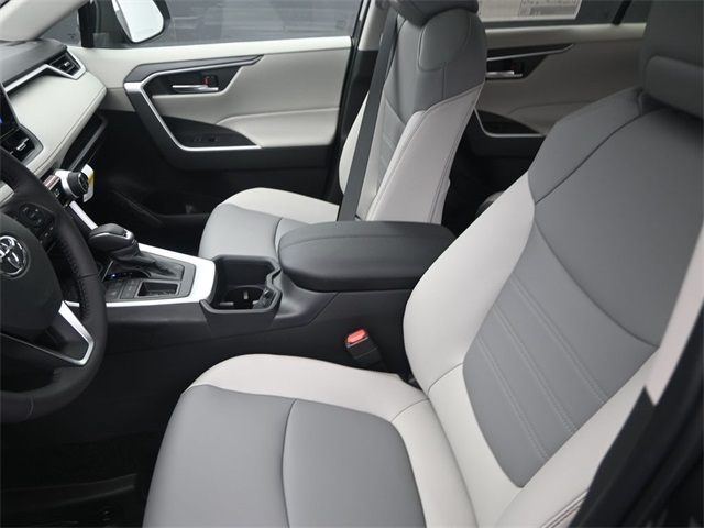 2025 Toyota RAV4 XLE Premium photo 3