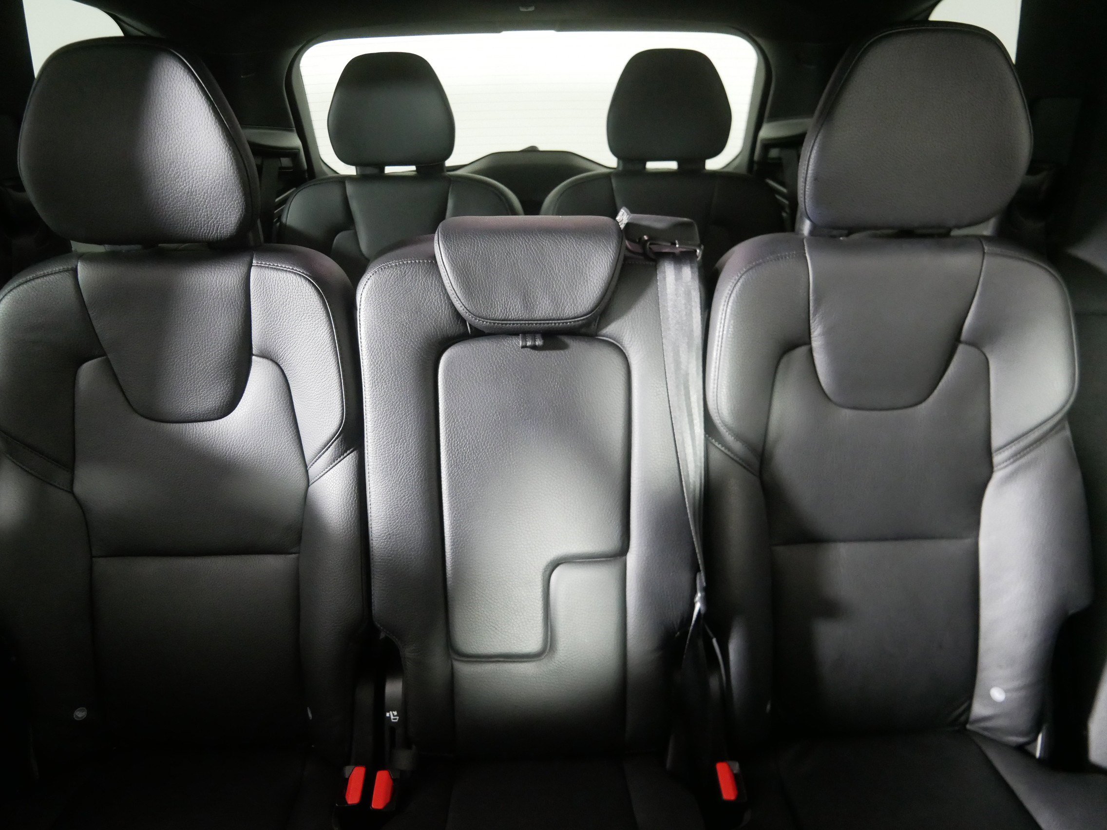 2020 Volvo XC90 Momentum AWD photo 13
