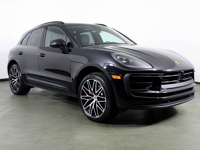 2025 Porsche Macan S photo 9
