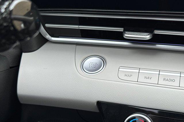 2025 Hyundai Elantra Hybrid Limited photo 15